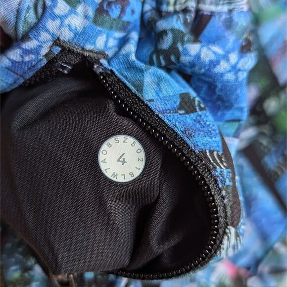 RARE Lululemon Tracker Short V SeaWheeze Special Edition 2018 Size 4 - Picture 4 of 8